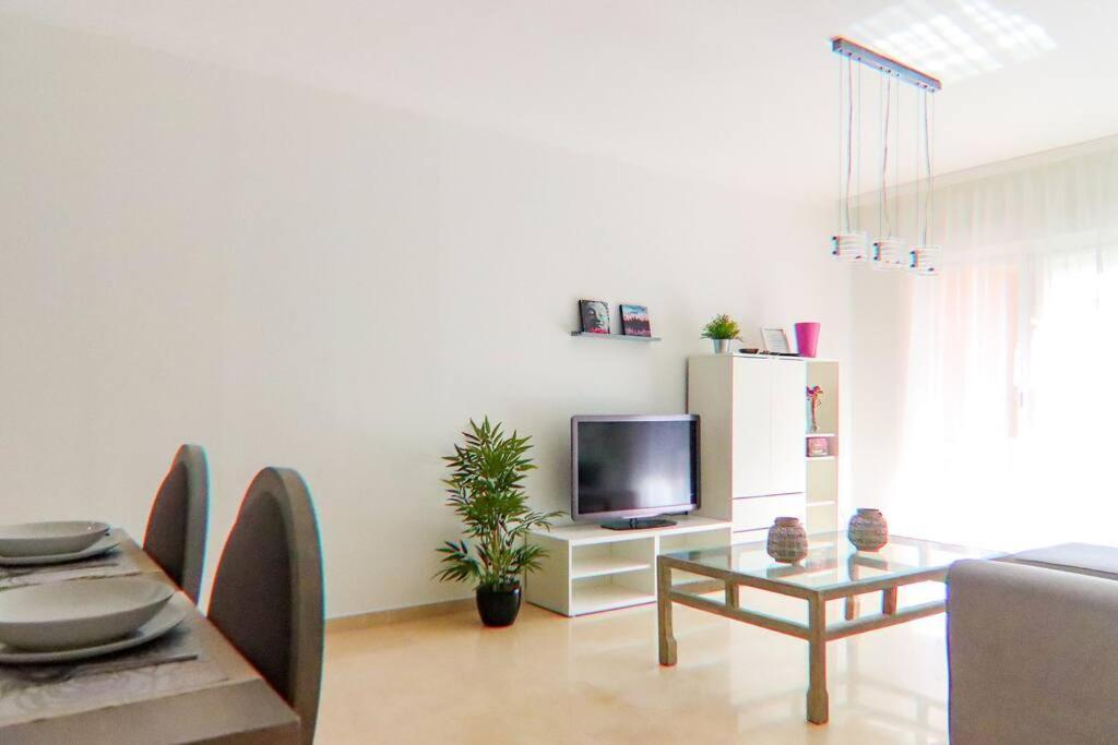 Oleholidays H. San Manuel 600 Mts. A La Playa Apartemen Marbella